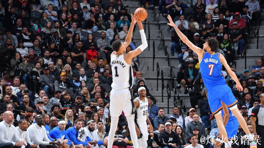 NBA杯12月14日:马刺VS雷霆 集锦 NBA杯12月14日:马刺VS雷霆 集锦